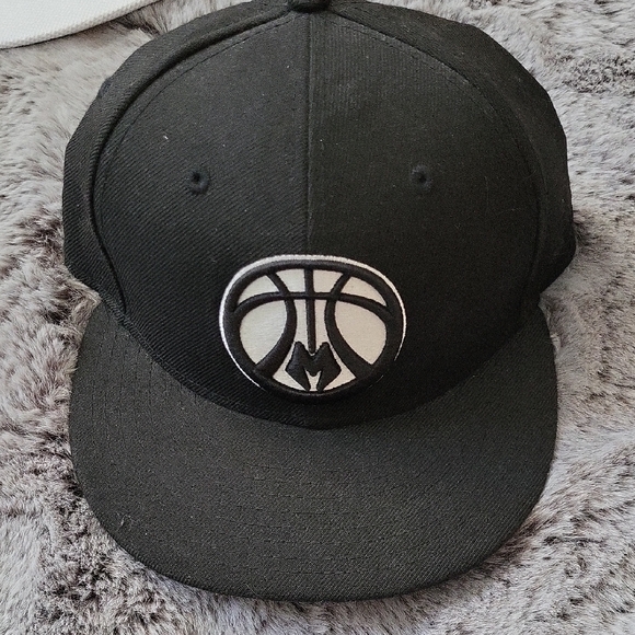 Milwaukee Bucks Snapback Hat Collection - Black, Green, White - Picture 4 of 7